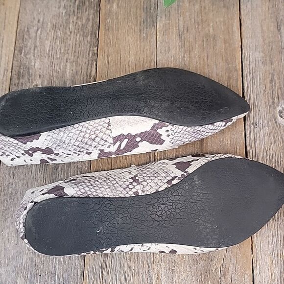 Madden girl Heather snakeskin print flats Size 7.5 - Picture 9 of 10